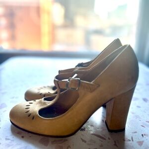 Vintage A.P.C. Rue Madame Paris Classic Tan Mary Jane Heels Size 39